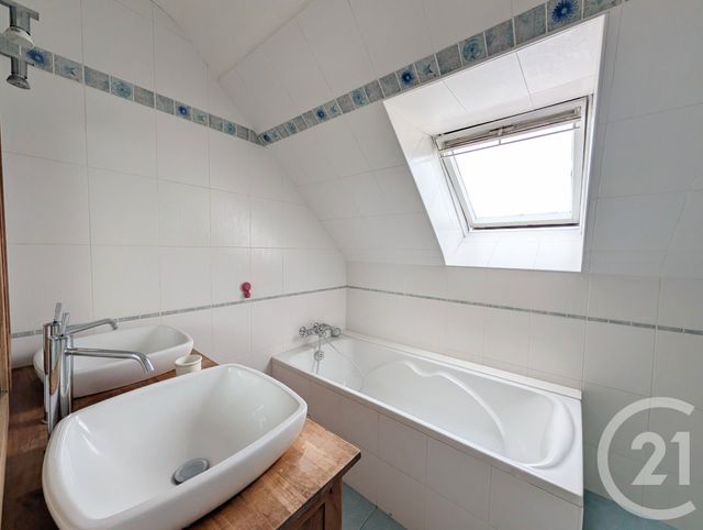 Maison &agrave; louer - 5 pi&egrave;ces - 122 m2 - Crehen - 22 - BRETAGNE