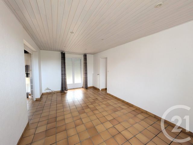 Maison &agrave; louer - 5 pi&egrave;ces - 122 m2 - Crehen - 22 - BRETAGNE